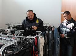 Falsi made in Italy sequestati a Gaggiolo (inserita in galleria)