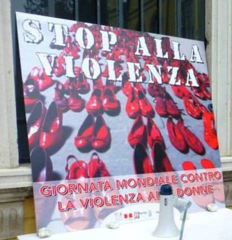 Flash-mob contro la violenza sulle donne (inserita in galleria)