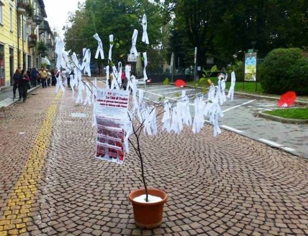Flash-mob contro la violenza sulle donne (inserita in galleria)