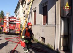 Fuoco in appartamento, Vigili del Fuoco in azione (inserita in galleria)