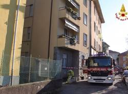 Fuoco in appartamento, Vigili del Fuoco in azione (inserita in galleria)