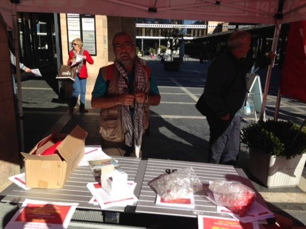 Gazebo Cgil in vista della manifestazione di Roma (inserita in galleria)