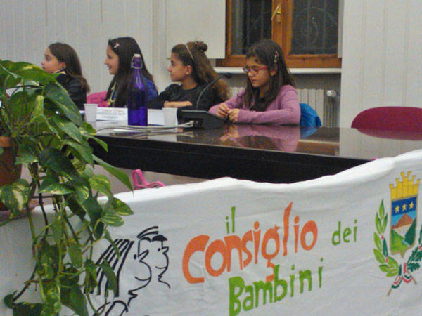Il consiglio comunale dei ragazzi a Malnate (inserita in galleria)