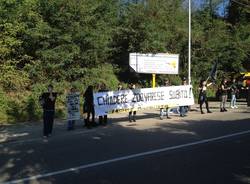 Il Fronte Animalista torna a protestare davanti allo "Zoo Varese"  (inserita in galleria)