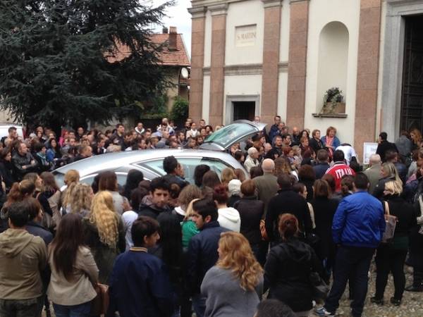 Il funerale di Simona Conte (inserita in galleria)