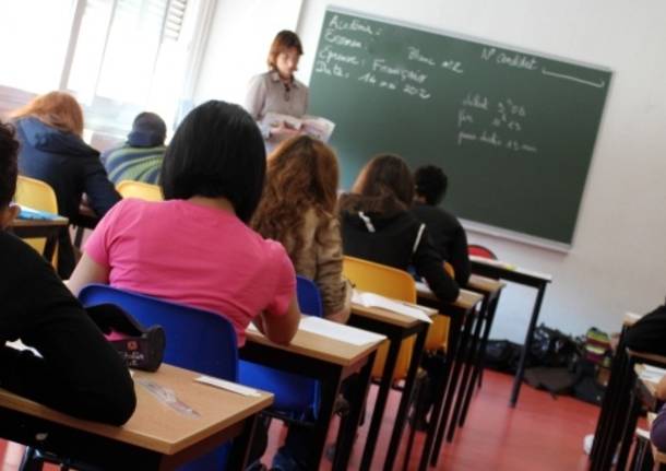 insegnanti docenti professori aula studenti