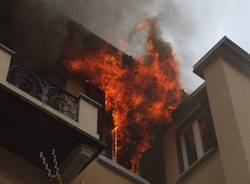 L2019appartamento in fiamme di Porto Ceresio (inserita in galleria)