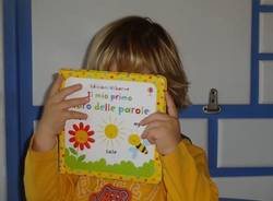 libro scuola bambino selfie  maestra