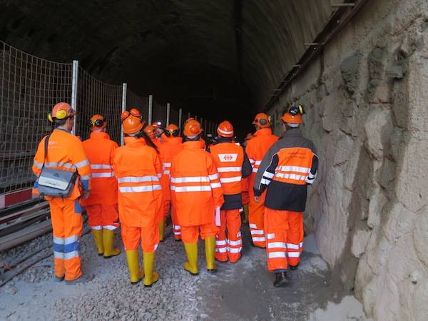 Nel cantiere della ferrovia Alptransit (inserita in galleria)