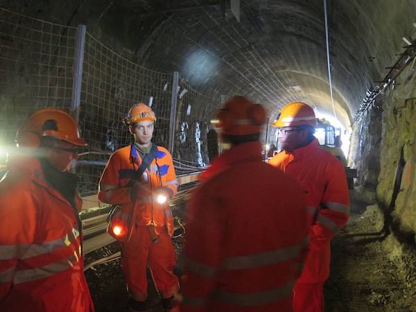 Nel cantiere della ferrovia Alptransit (inserita in galleria)