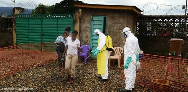 Nell'ospedale di Cuamm in Sierra Leone (inserita in galleria)