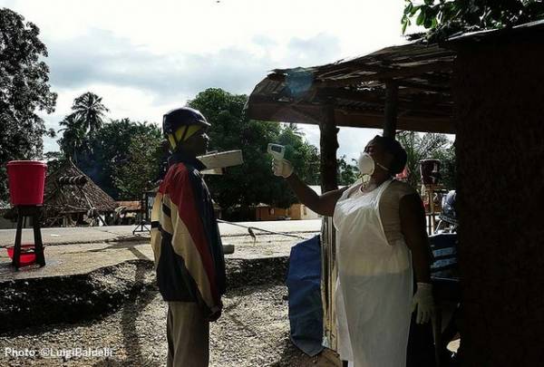 Nell'ospedale di Cuamm in Sierra Leone (inserita in galleria)