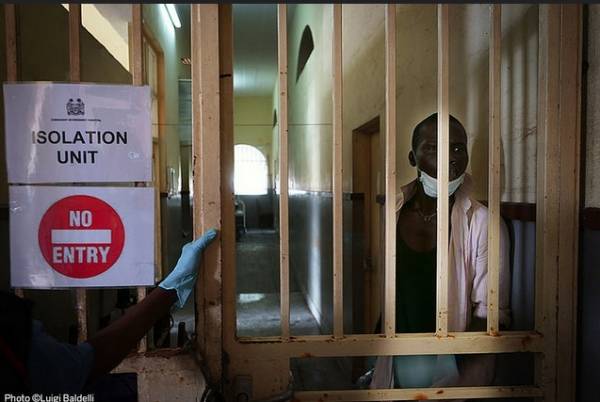 Nell'ospedale di Cuamm in Sierra Leone (inserita in galleria)