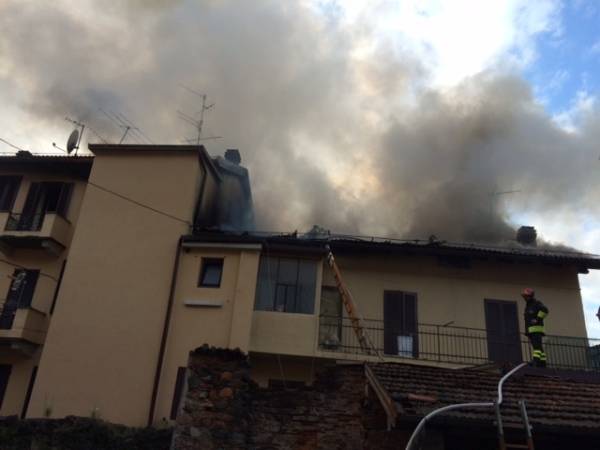 Vigili del fuoco in azione a Porto Ceresio (inserita in galleria)