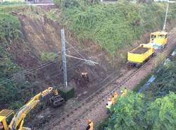 Frana sulla ferrovia a Germignaga (inserita in galleria)