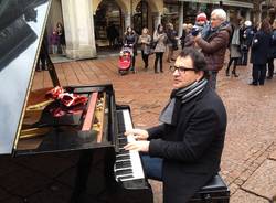 "Il pianista fuori posto" a Varese (inserita in galleria)