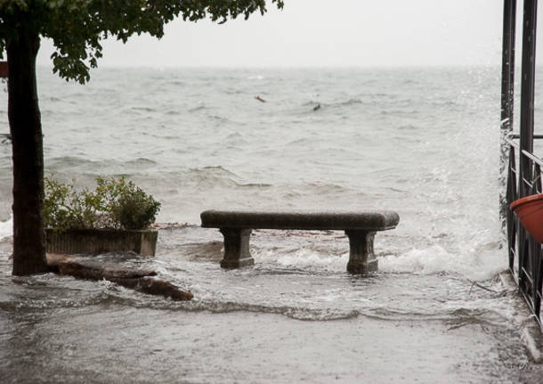 In moto da Locarno a Sesto Calende, nel giorno dell'alluvione (inserita in galleria)