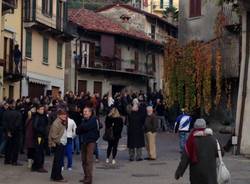 L'ultimo saluto alle vittime della fana (inserita in galleria)