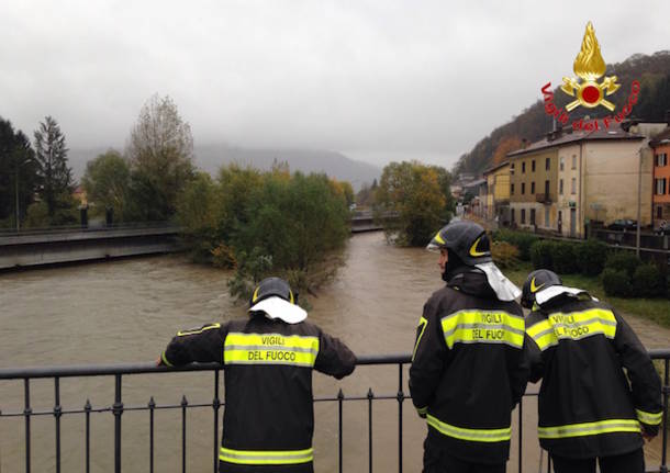 La chiusura del ponte sul Tresa a Luino (inserita in galleria)