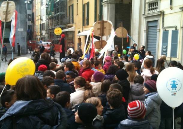 La marcia dei diritti dei bambini (inserita in galleria)