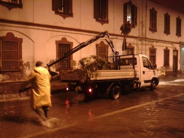 La Protezione Civile in via del Lavoro (inserita in galleria)