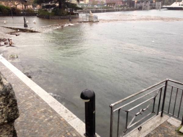 Livello alto del Lago Maggiore a Laveno Mombello (inserita in galleria)