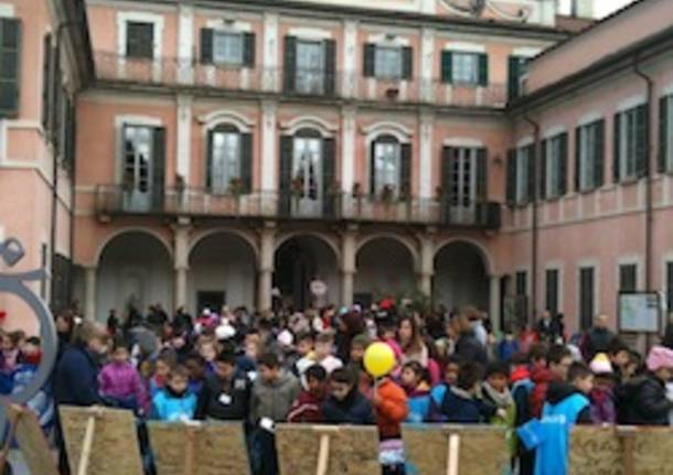 marcia dei bambini palazzo estense scuola