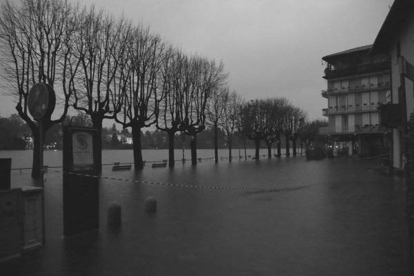 Sesto Calende, il lago "in piazza" (inserita in galleria)