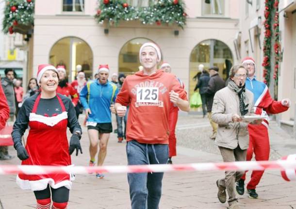 Babbo running, una corsa benefica in centro a Varese (inserita in galleria)