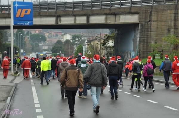 I Babbi Natale corrono a Buguggiate (inserita in galleria)