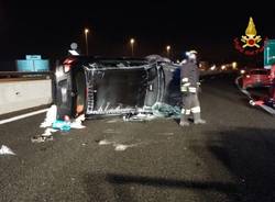 Incidenti stradali nella notte a Sesto Calende e sull'A8 (inserita in galleria)