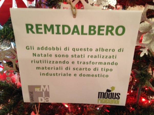L'albero di Natale del riuso (inserita in galleria)