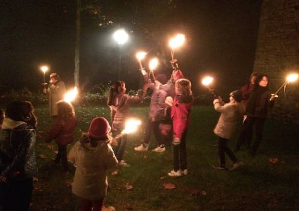 La fiaccolata per la pace di Casciago (inserita in galleria)