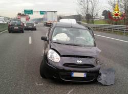 Auto contromano si schianta in autostrada (inserita in galleria)