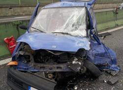 Auto contromano si schianta in autostrada (inserita in galleria)