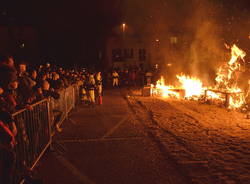Bruciano le giobie di Busto Arsizio (inserita in galleria)