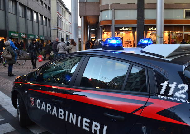 carabinieri busto centro volante auto