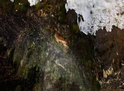Cristalli di ghiaccio alle Grotte della Valganna  (inserita in galleria)