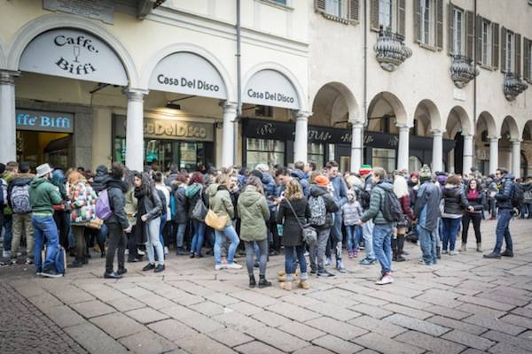 In mille per J-Ax alla Casa del Disco di Varese  (inserita in galleria)