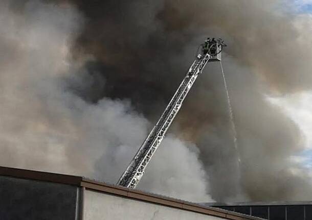 Incendio capannoni Rescaldina gennaio 2015