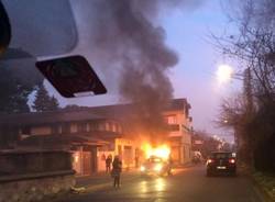 Incendio Auto a Cavaria con Premzzo (inserita in galleria)