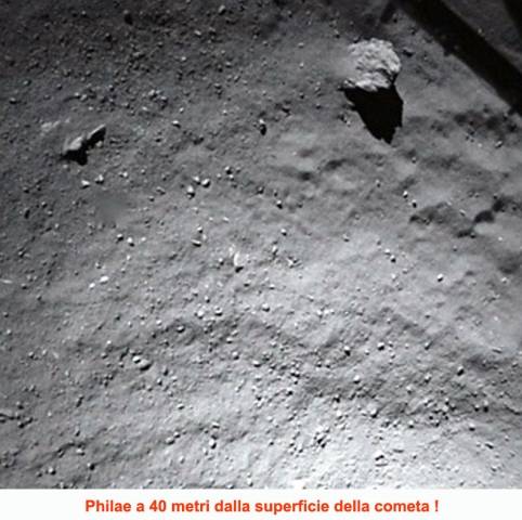 La cometa, fotografata da Rosetta (inserita in galleria)