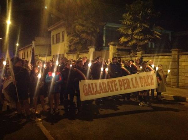 Tremila in marcia per la pace (inserita in galleria)