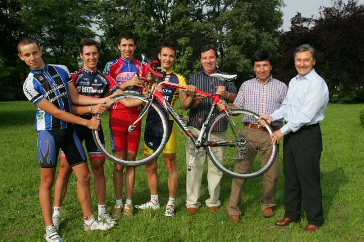 2009   Da sx Mattia  Luigi  Omar  Carlo  Alberto  Antonio e Giuseppe Saronni  Foto Pisoni 