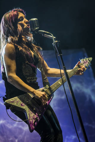 I Fyre aprono il concerto di Anastacia  (inserita in galleria)