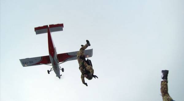 In paracadute sul Magadino (inserita in galleria)