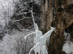 Le grotte della Valganna innevate (inserita in galleria)