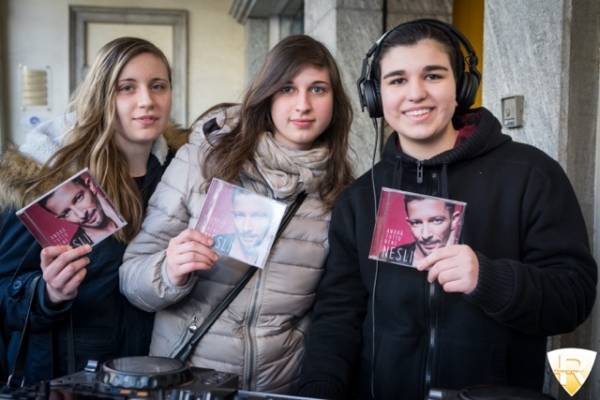 Nesli incontra i fan alla Casa del Disco  (inserita in galleria)