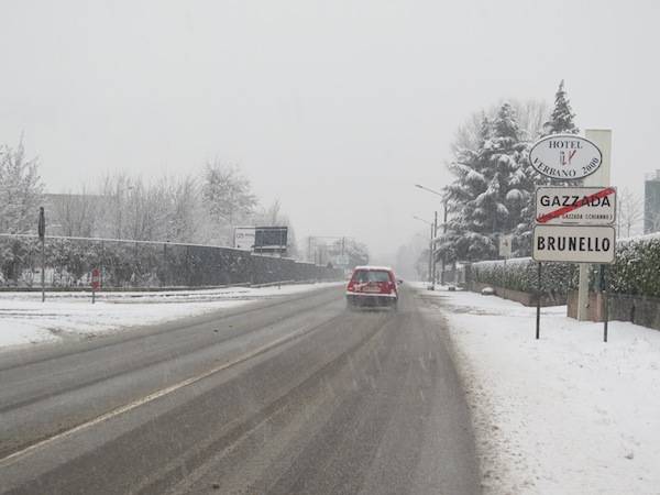 Neve, la statale tra Varese e Gallarate (inserita in galleria)