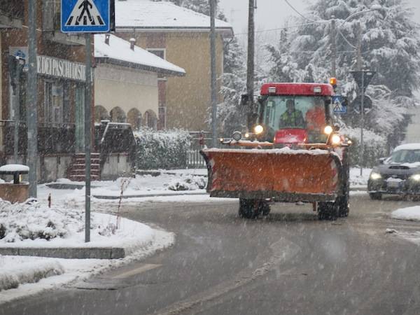 Neve, la statale tra Varese e Gallarate (inserita in galleria)